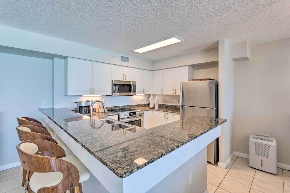 Beachfront Fort Walton Beach Condo w/ Pool Access!