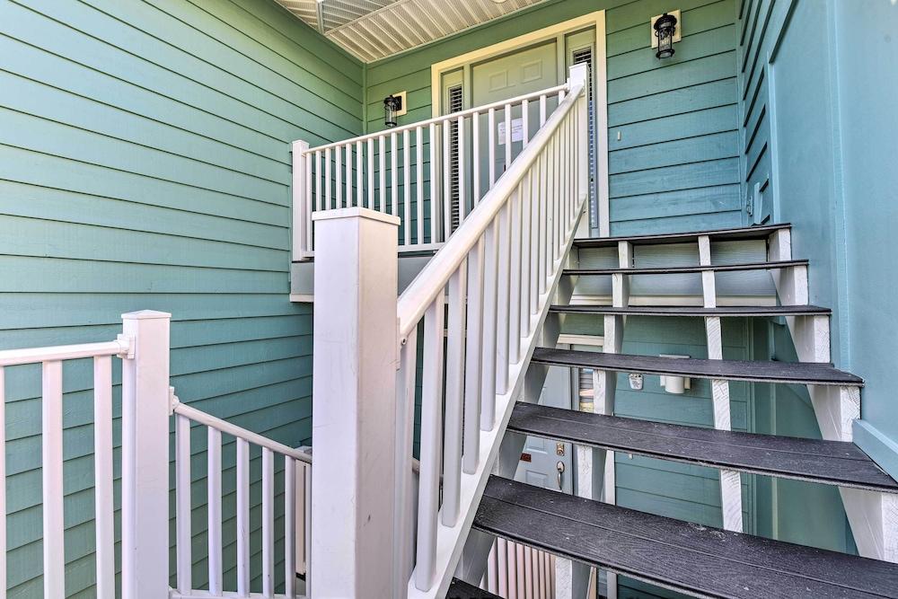 Steps to Ocean & Bay: Bradenton Beach Townhome!