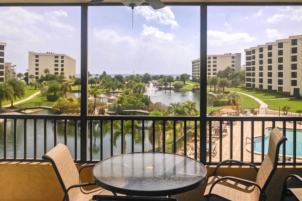 Beachfront Sarasota Resort Condo: Siesta Key View!