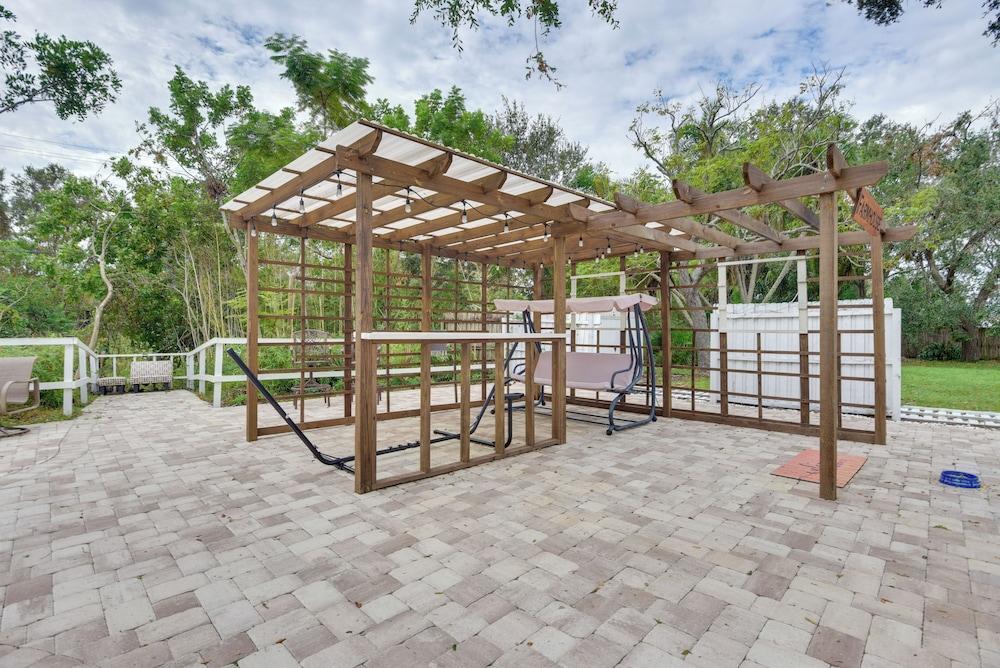 Convenient Sarasota Studio w/ Lush Backyard!