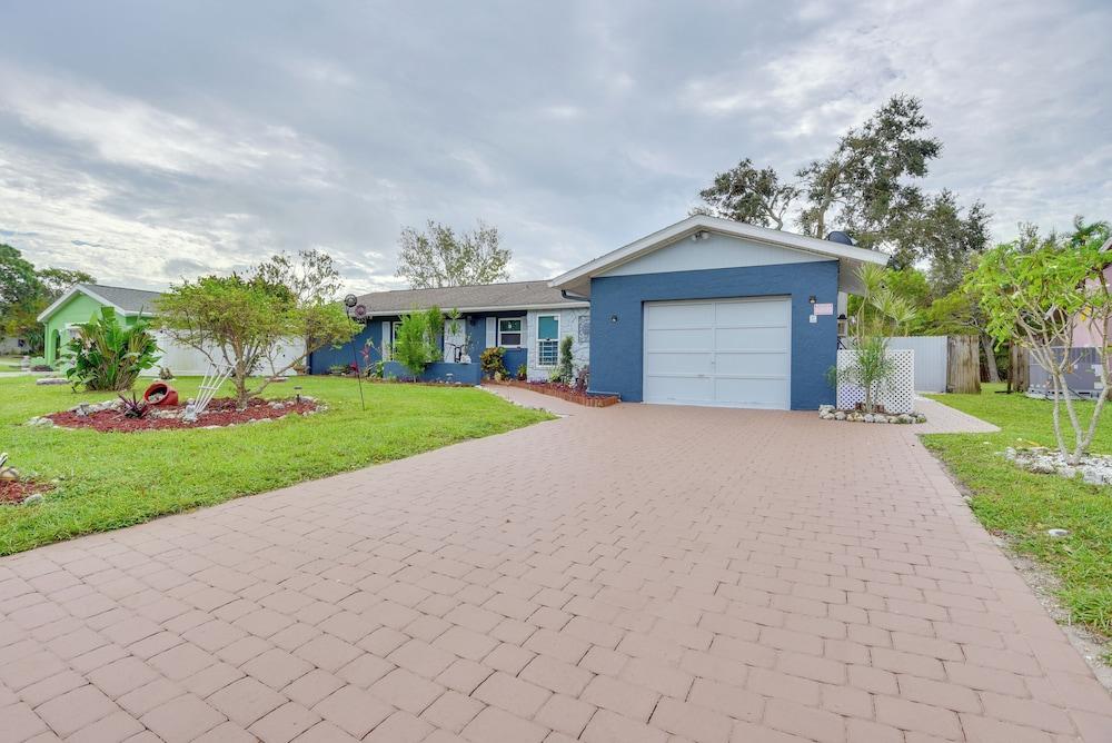 Convenient Sarasota Studio w/ Lush Backyard!