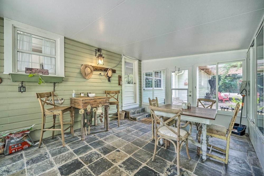 Walk to Mount Dora Historic District: Cozy Home!