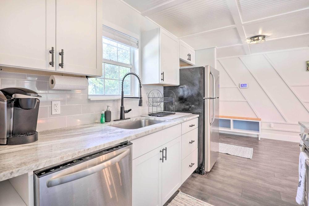 Modern Florida Home ~ 5 Mi to Surfside Park!