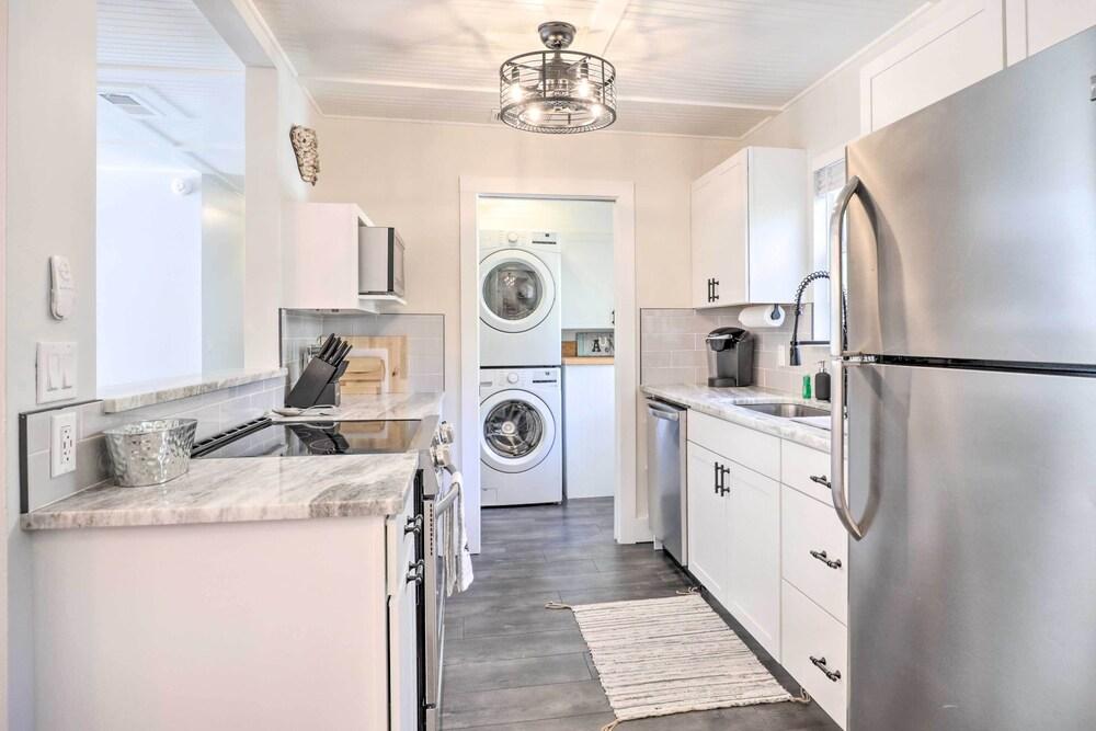 Modern Florida Home ~ 5 Mi to Surfside Park!