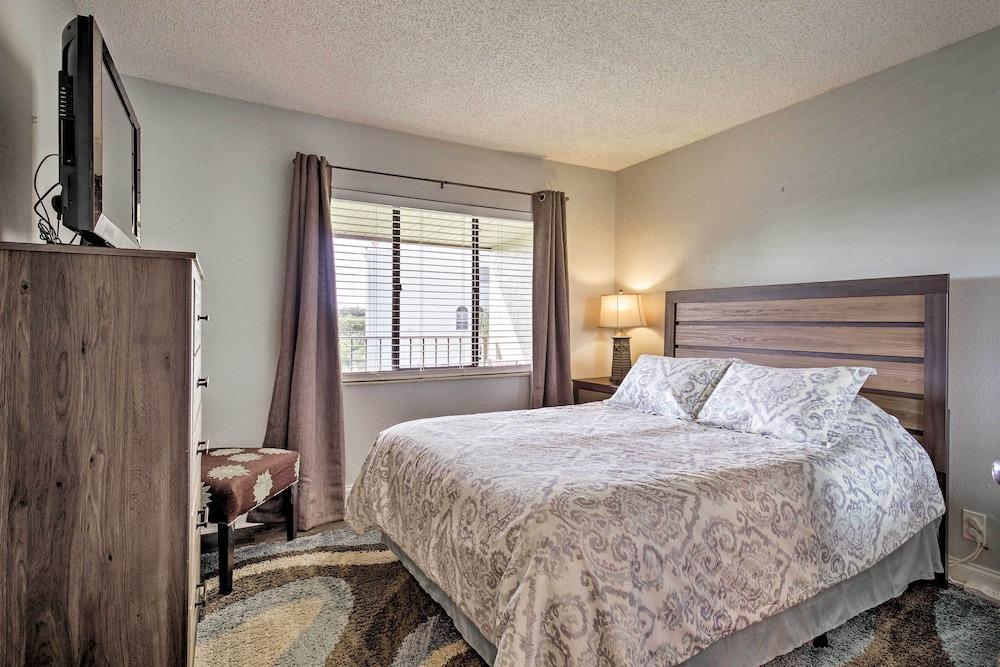 Balcony & Pool: Gulfview Tierra Verde Escape!