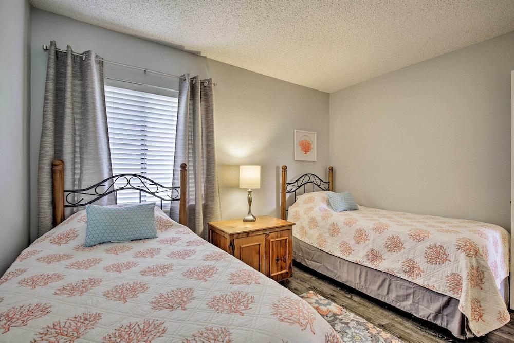 Balcony & Pool: Gulfview Tierra Verde Escape!