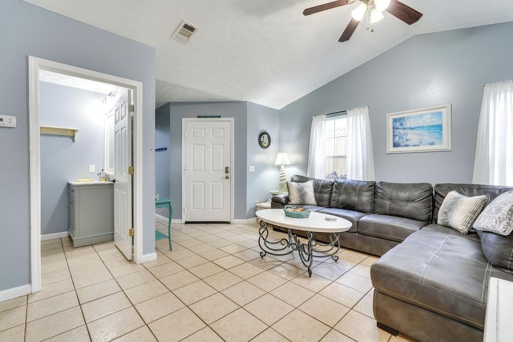 Pet-friendly PCB Duplex - Walk to Beach!