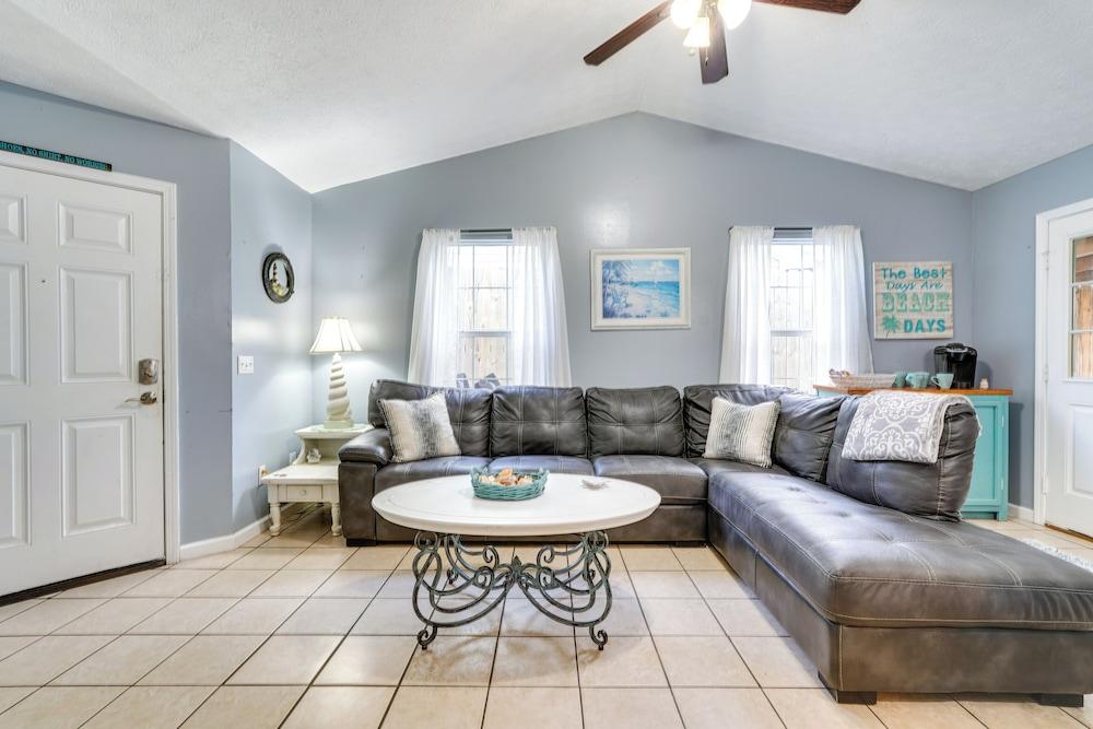 Pet-friendly PCB Duplex - Walk to Beach!