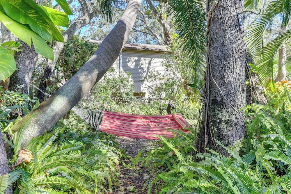 Prime Largo Vacation Rental w/ Lanai & Pool!