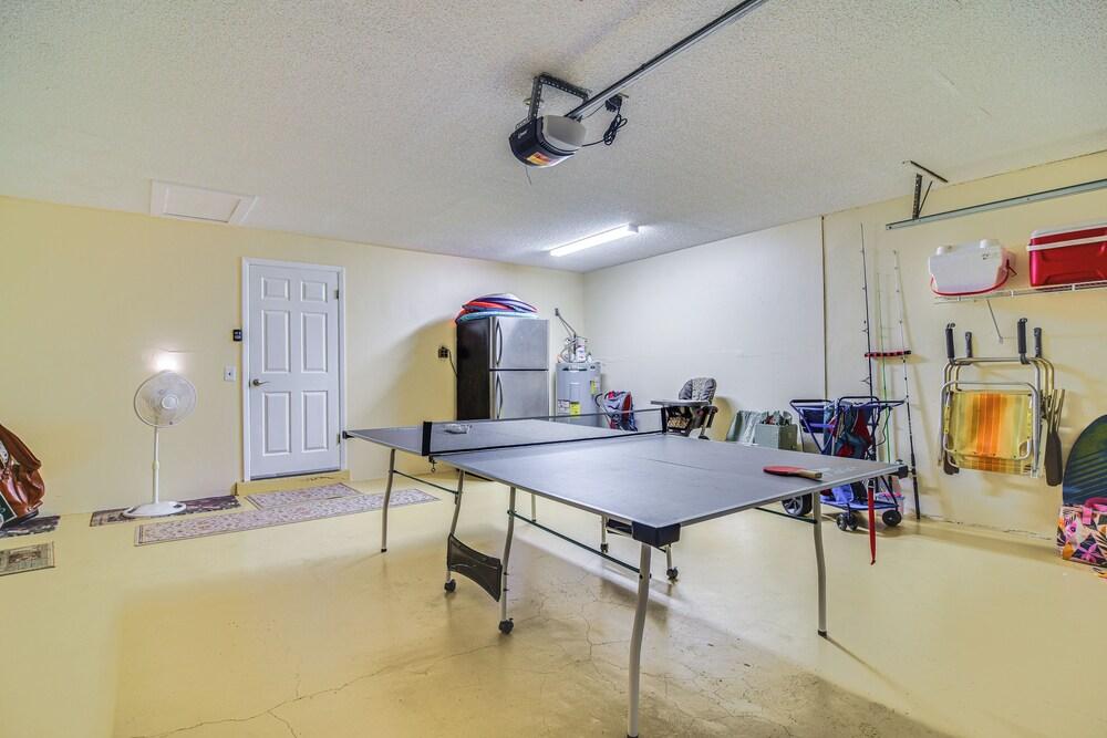 Prime Largo Vacation Rental w/ Lanai & Pool!