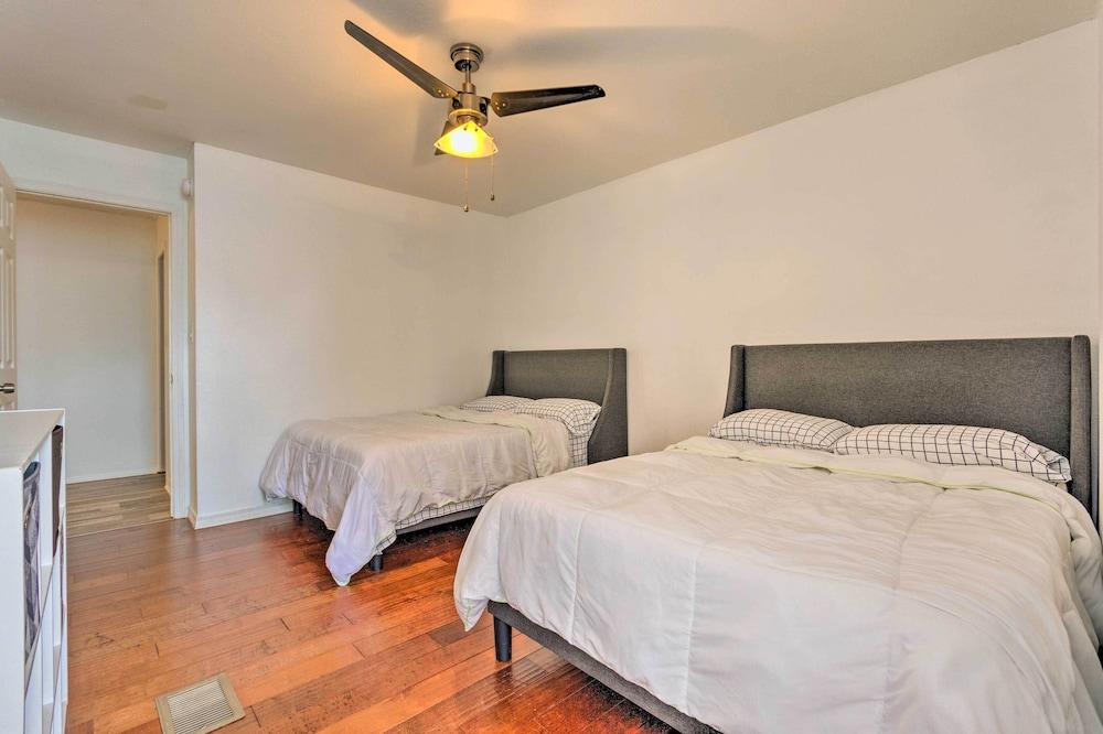 Updated Townhome w/ Deck ~ 12 Mi to Beaches!