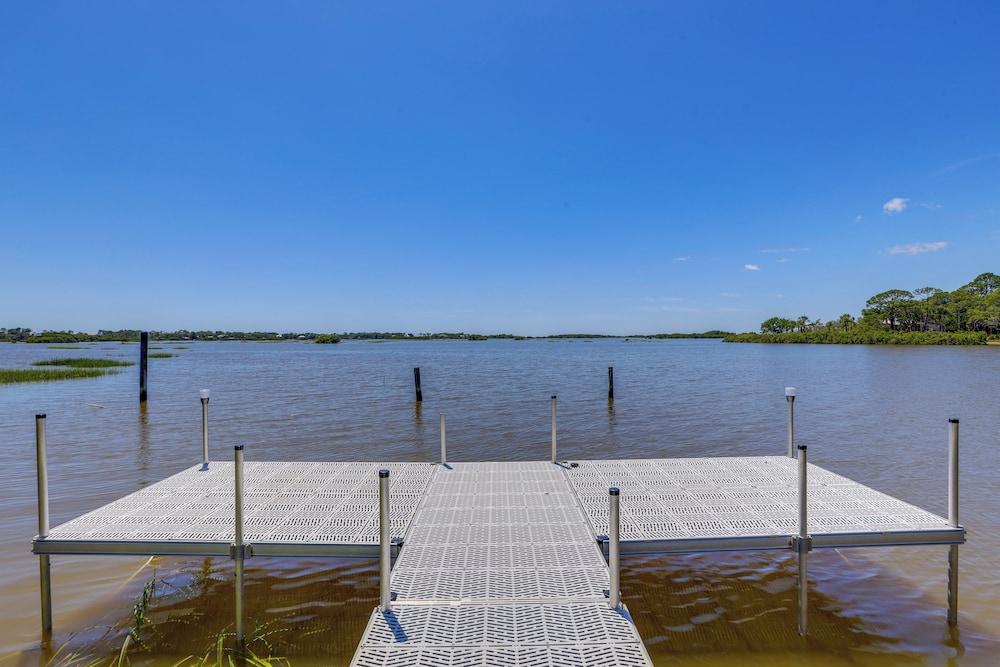 Waterfront Cedar Key Duplex Home: Grill & Dock!