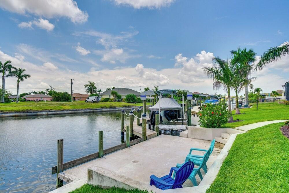 Screened-in Private Pool: Waterfront Home