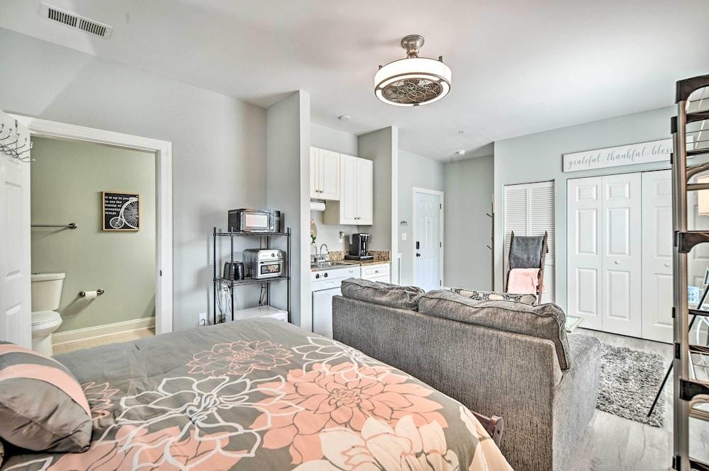 Centrally Located Studio w/ Pool in Myrtle Beach