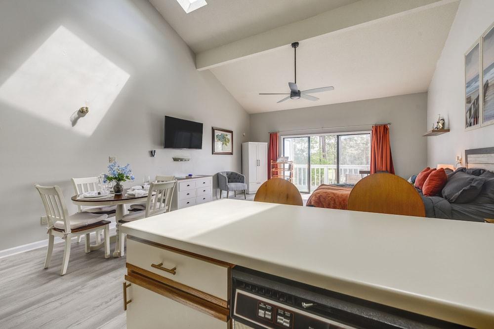 Baytree Golf Colony Studio ~ 5 Mi to Beach!