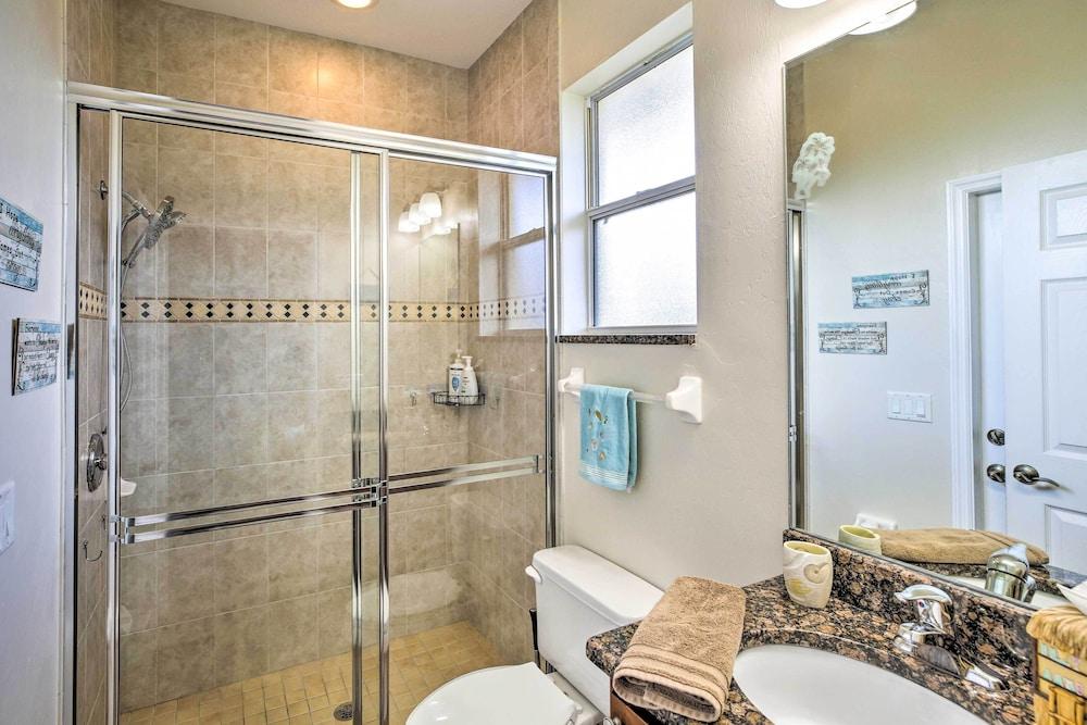 Waterfront Pool & Spa: Relaxing Cape Coral Retreat