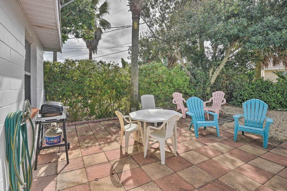 Ormond Beach Home w/ Screened Porch, Walk to Shore