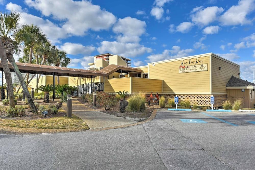 Cozy Destin Studio w/ Shared Pools + Beach Access!