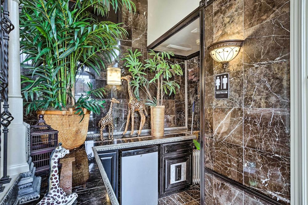 Efficiency Apt: Shared Conference Room, Patio