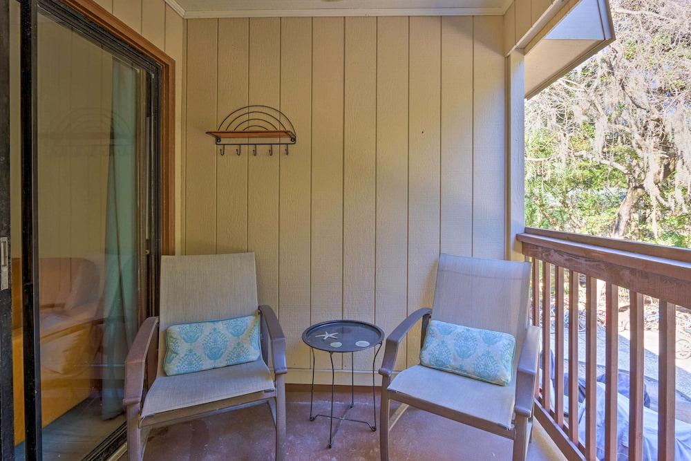 Hilton Head Condo w/ Covered Balcony + Pool Access