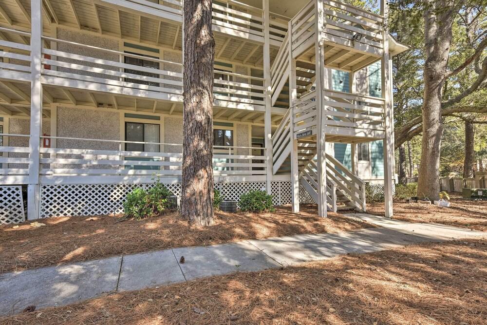 Half-mi to Beach: Hilton Head Condo w/ Lagoon View
