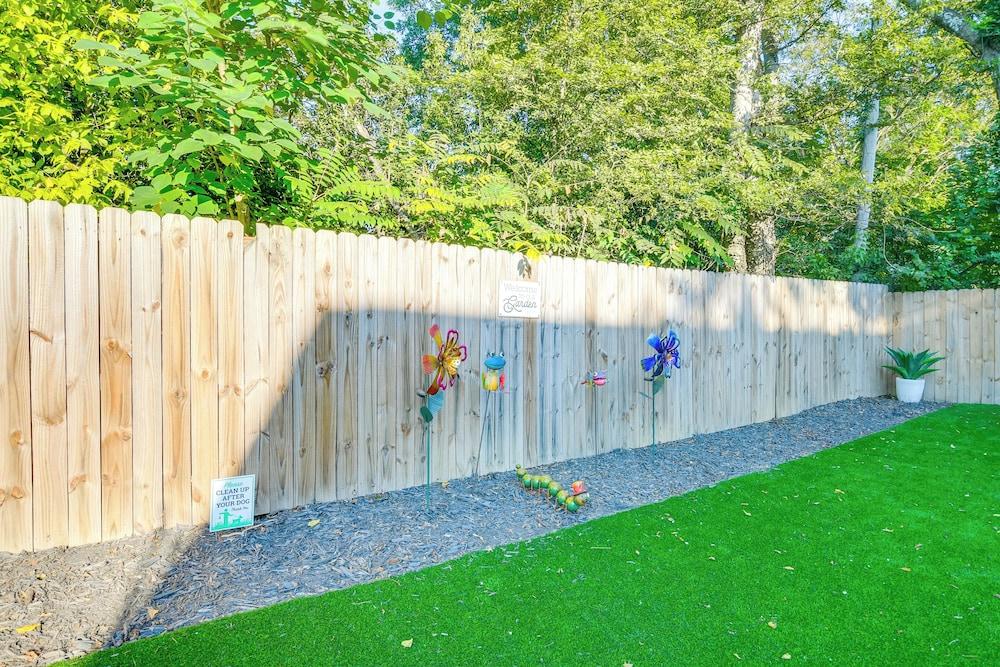 Greenville Escape w/ Deck + Fire Pit!