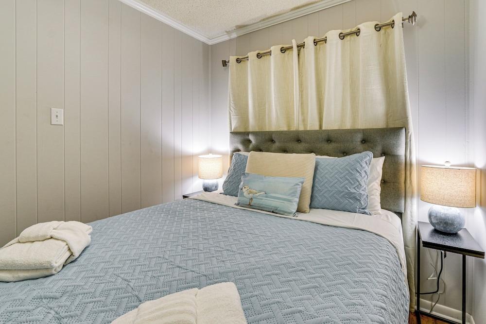 Steps to Beach: Family-friendly HHI Condo w/ Pool