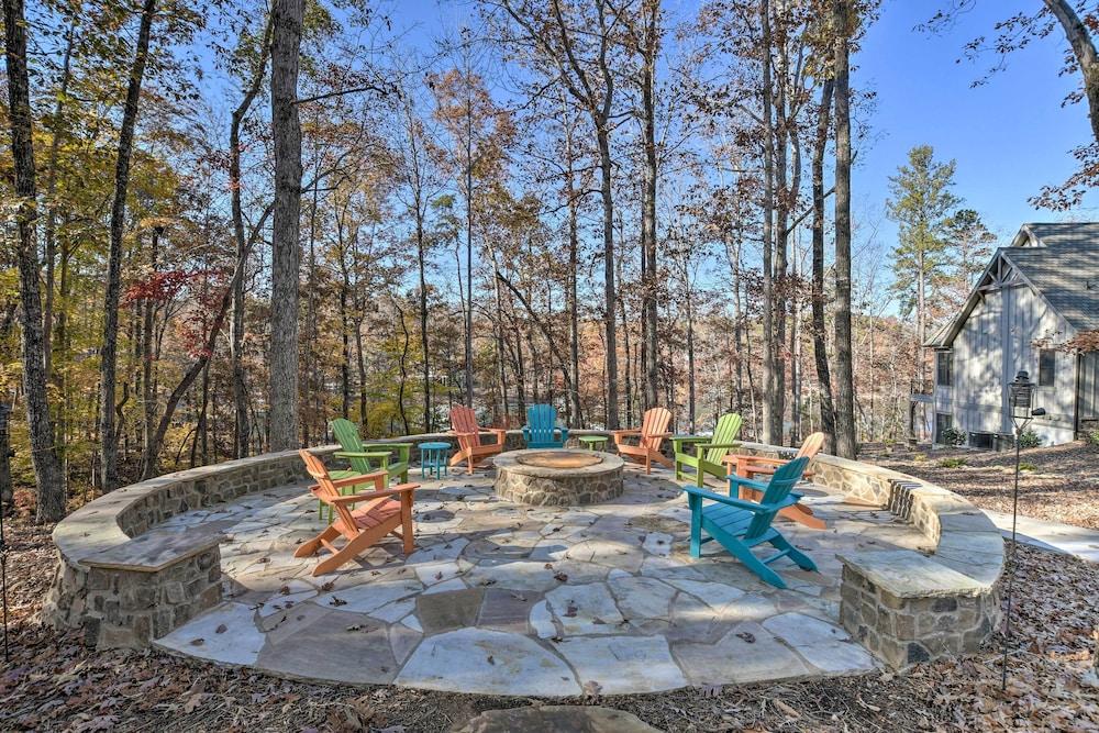 Lake Keowee Cottage w/ Deck & Private Dock!