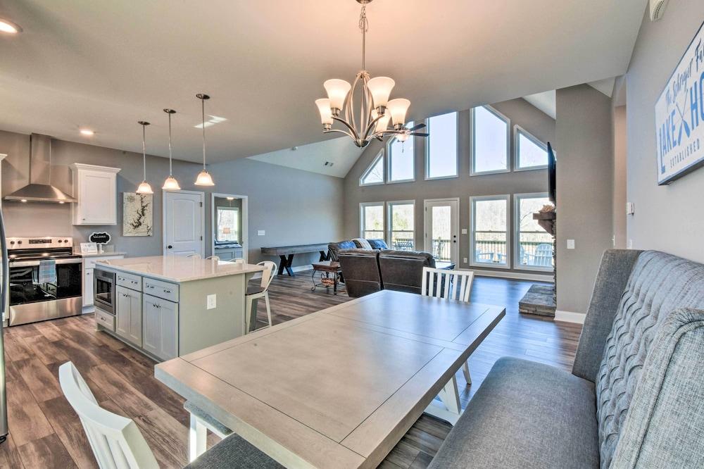 Lake Keowee Getaway: Boat Dock, Deck, Grill!