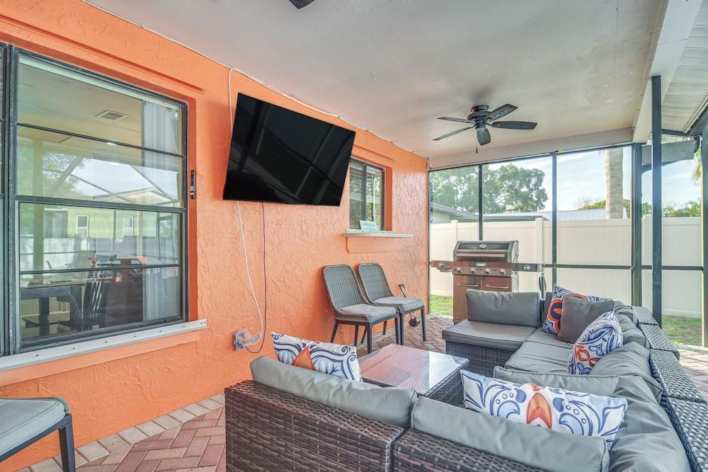 Largo Oasis w/ Pool & Grill: 6 Mi to Beach!