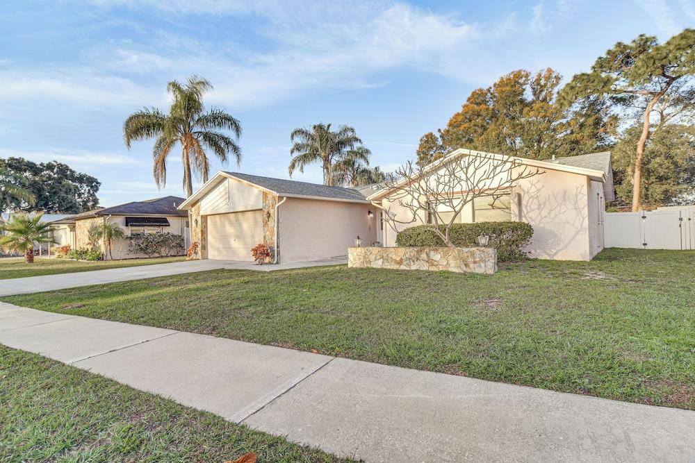 Largo Oasis w/ Pool & Grill: 6 Mi to Beach!