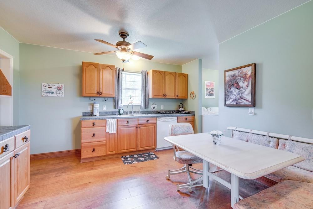 Lecanto House w/ Deck, Porch & Indoor Pool!