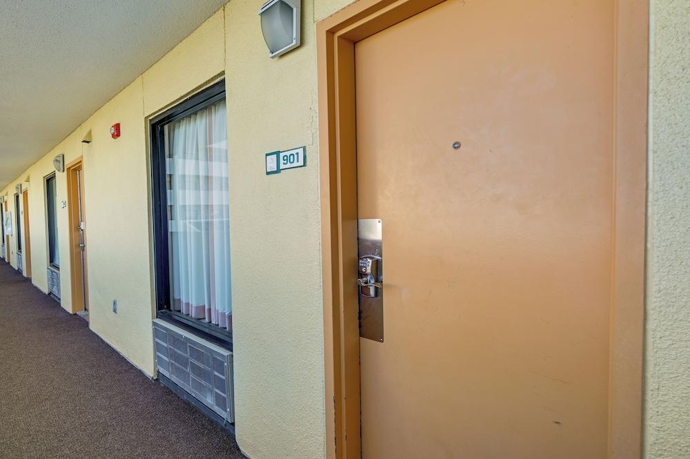 Oceanfront Condo w/ Pool Access in Myrtle Beach!