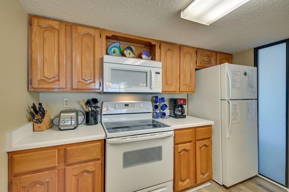 Oceanfront Myrtle Beach Condo w/ Outdoor Pool