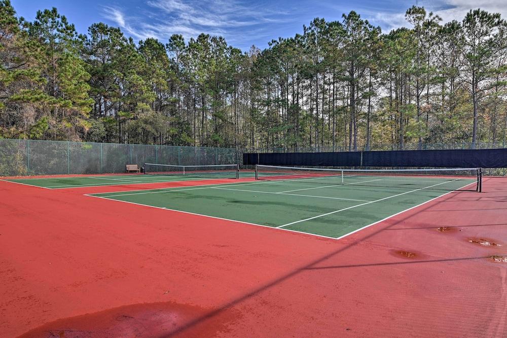 True Blue Golf Resort Condo - 3 Mi to Beach!