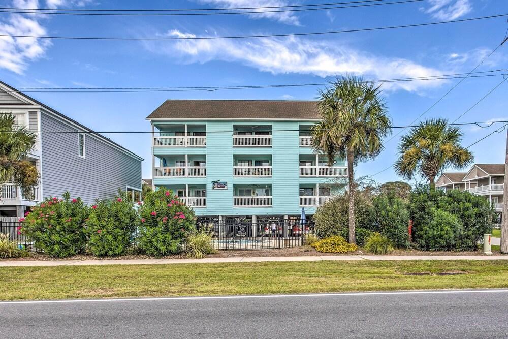 Walk to Ocean: Surfside Beach Condo w/ Pool Access