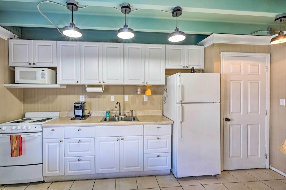 Steps to Public Beach: Panama City Condo w/ Pool