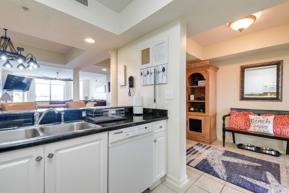 Barefoot Resort Condo ~ 2 Mi to Beach Access!