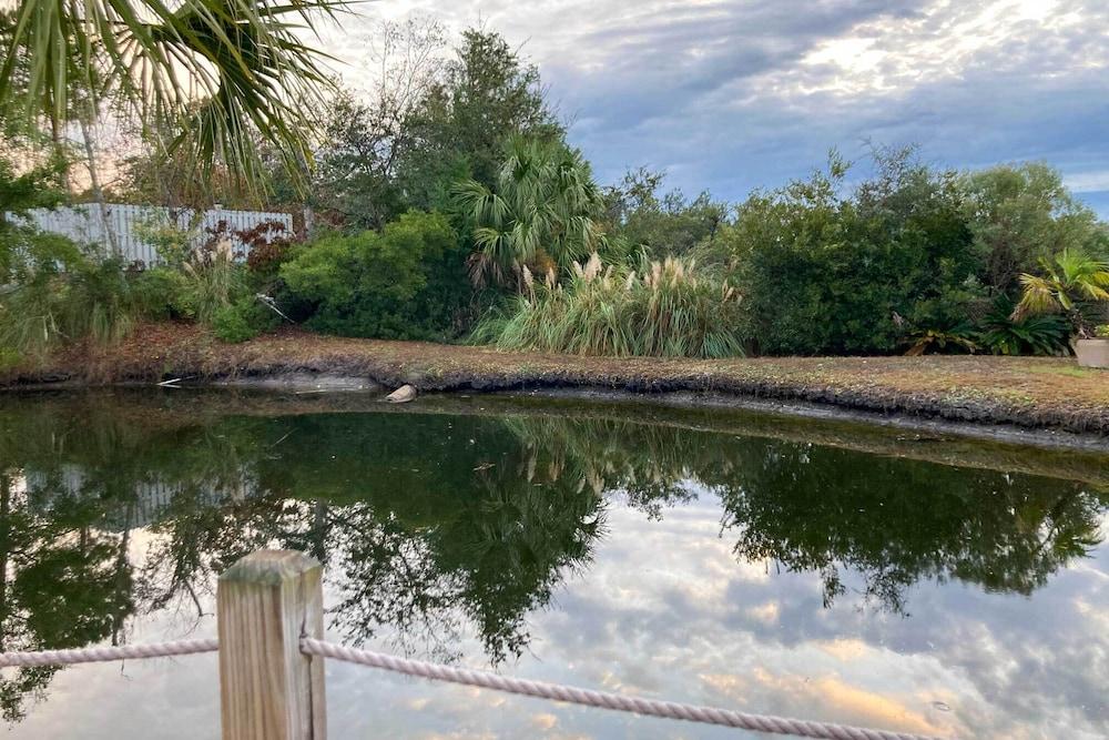 Pools + Sundeck: Beachfront Hilton Head Condo!