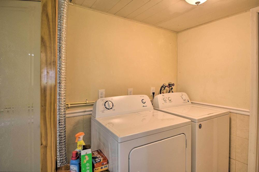 Waterfront Welaka Escape w/ Private Docks!