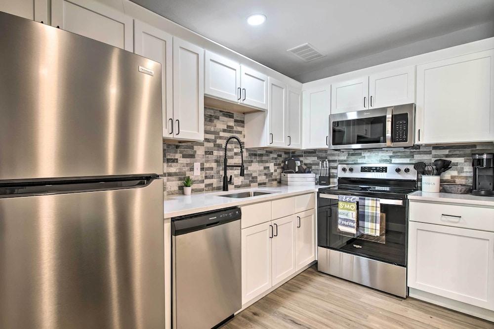 Airy Townhome: Close to Kayaking & Boating!