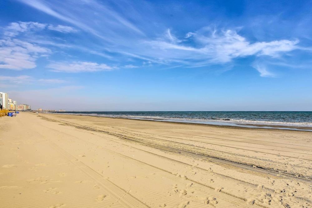 Beachfront Condo in Myrtle Beach w/ Pool Access