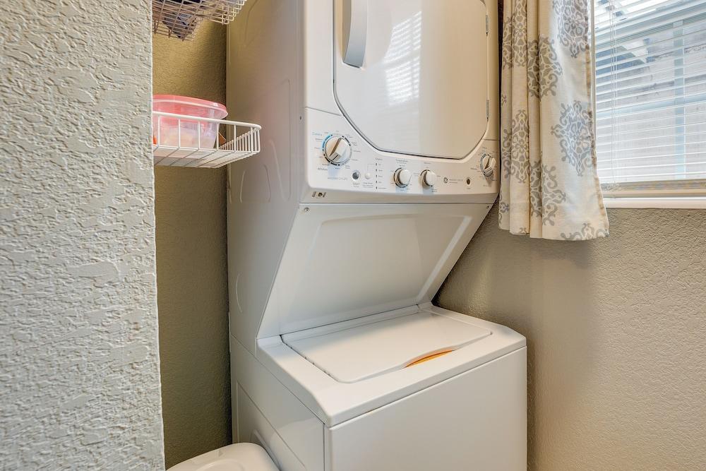 Relax Fireside! Peaceful Escape Near Branson Strip