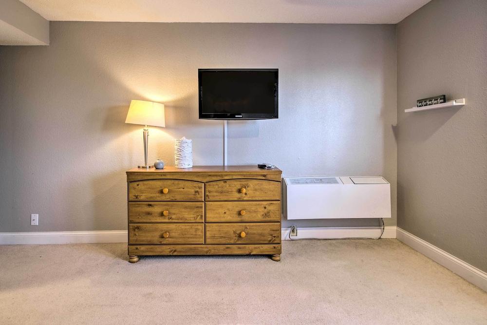 Charming Condo w/ Pool Access in Osage Beach!