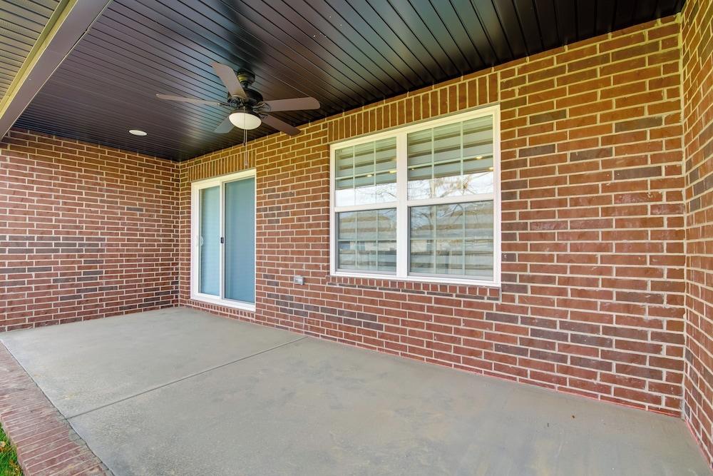 Charming Ozark Abode w/ Yard & Pool Access