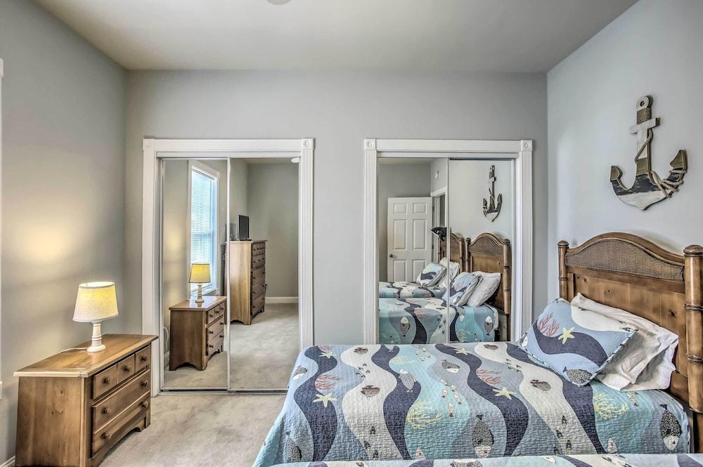 Chic Myrtle Beach Condo w/ Community Pool!