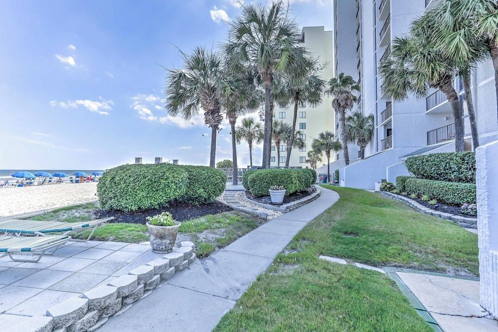 Chic Myrtle Beach Seaside Escape w/ Pool Access!