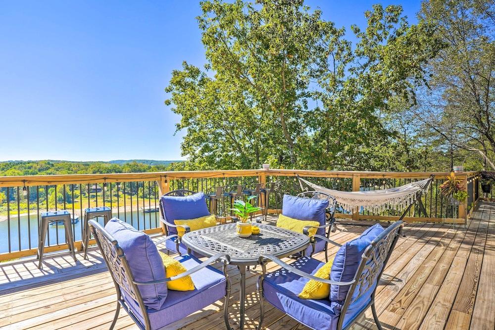 Colorful Golden Getaway w/ Panoramic Views!