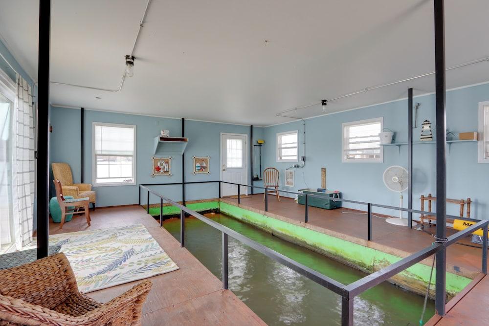 Cozy Camdenton Cottage w/ Deck + Boat Dock Access!