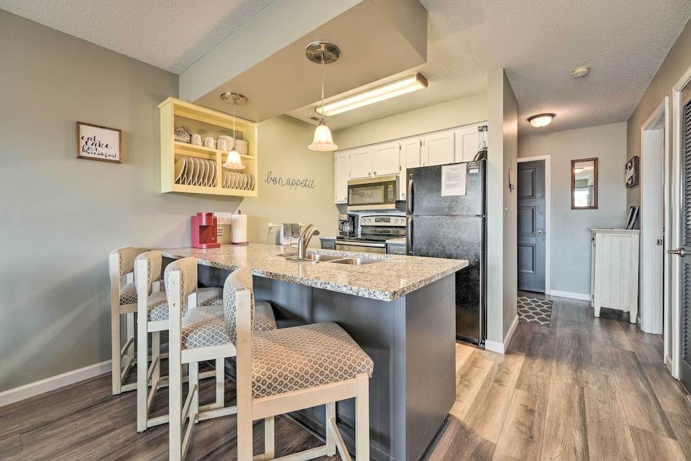 Inviting Branson West Condo w/ Pool Access